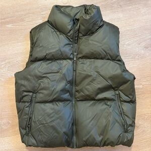 NWOT Old Navy Olive Green Puffer Vest